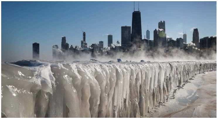 MasyaAllah, Tasik Michigan Telah Membeku Dengan Suhu Mencecah Negatif 40 Darjah Celsius (-40°C) 1